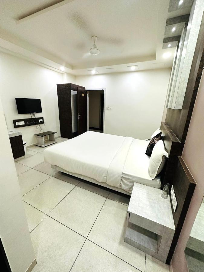 The Sky Comfort Hotel Parth Inn Dwārka Екстериор снимка