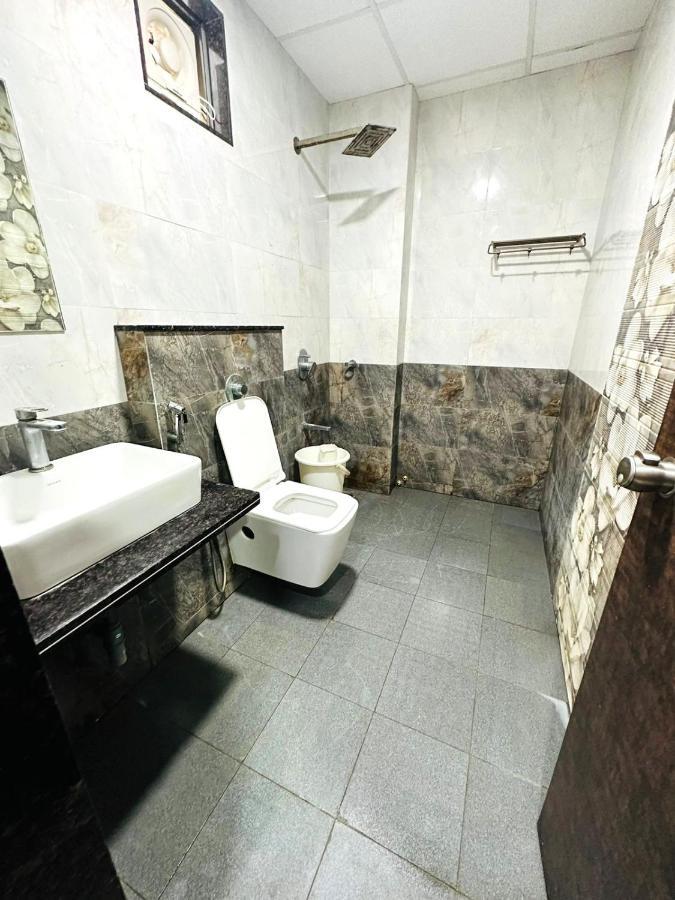 The Sky Comfort Hotel Parth Inn Dwārka Екстериор снимка